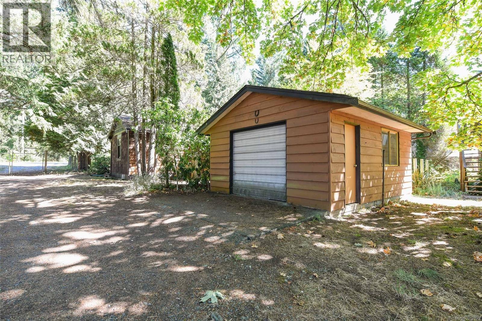 5835 ISLAND HWY N - 15