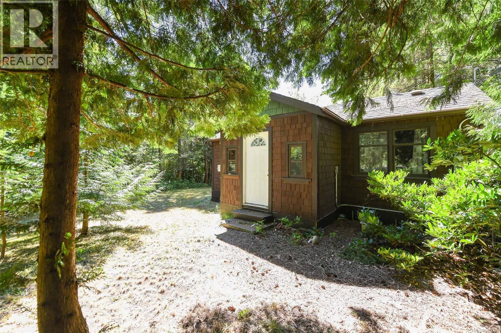 5835 ISLAND HWY N - 6