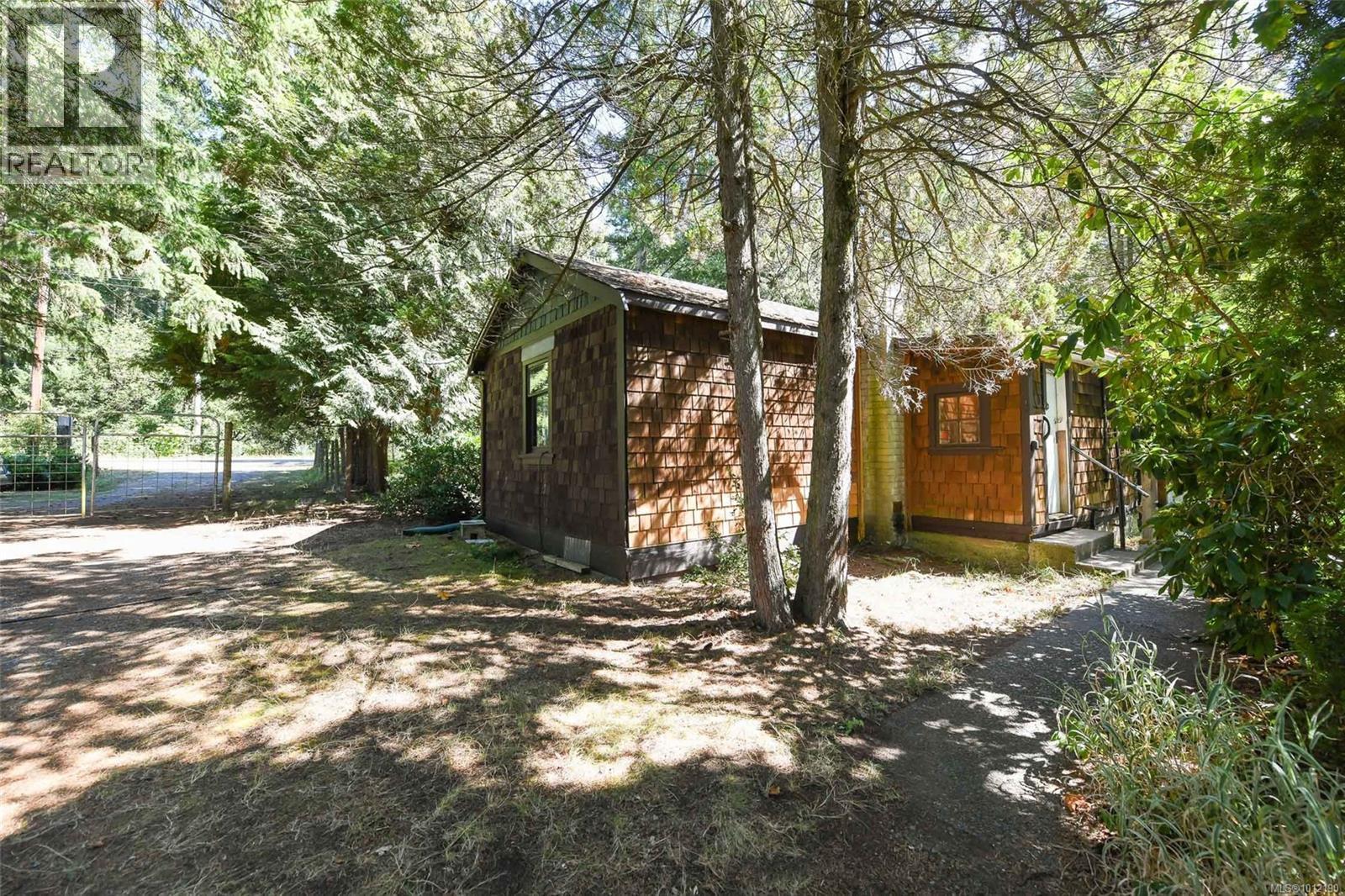 5835 ISLAND HWY N - 36