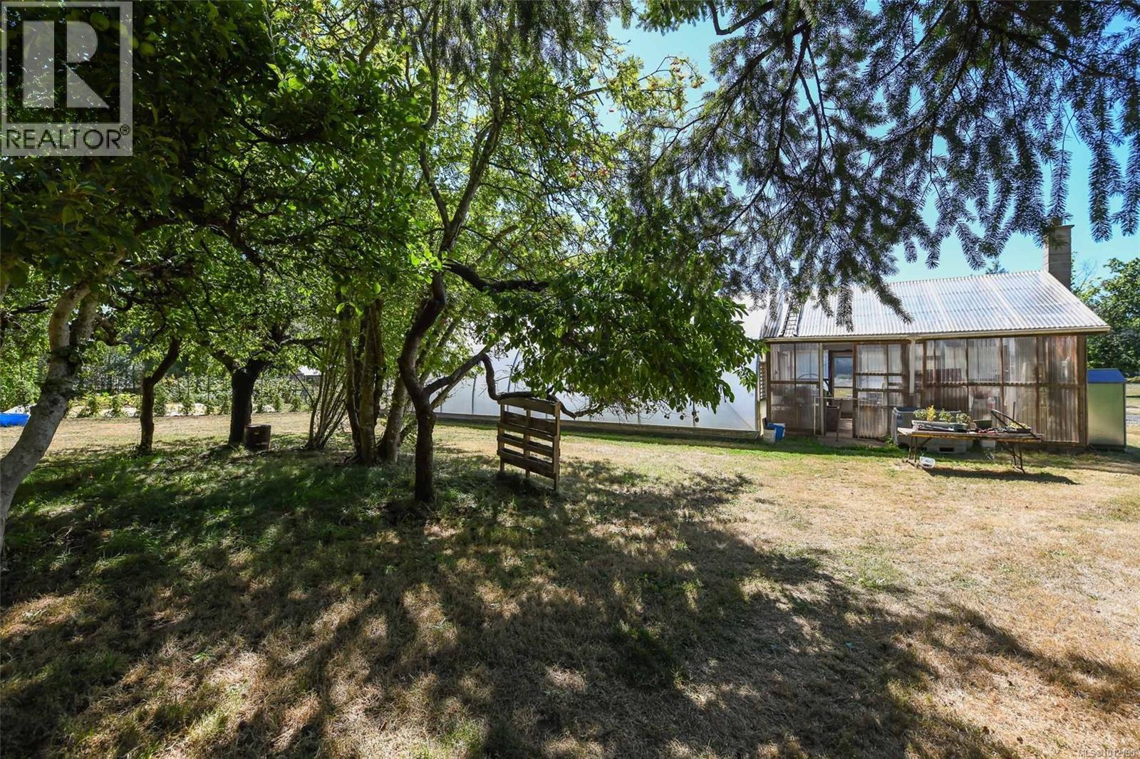 5835 ISLAND HWY N - 59