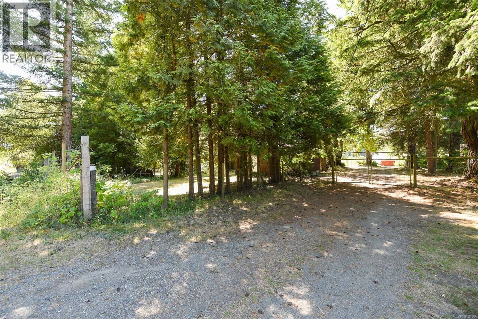 5835 ISLAND HWY N - 32