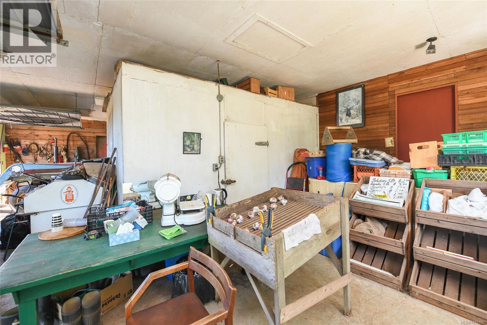 5835 ISLAND HWY N - 60