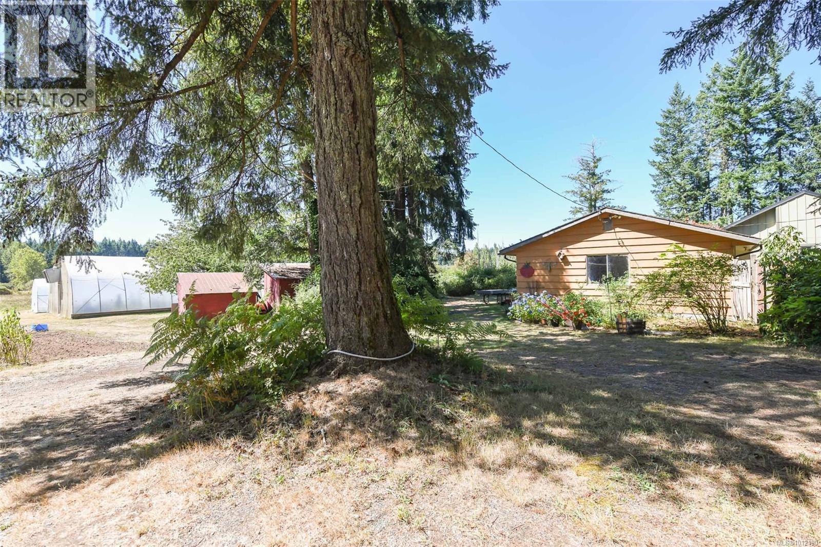 5835 ISLAND HWY N - 58