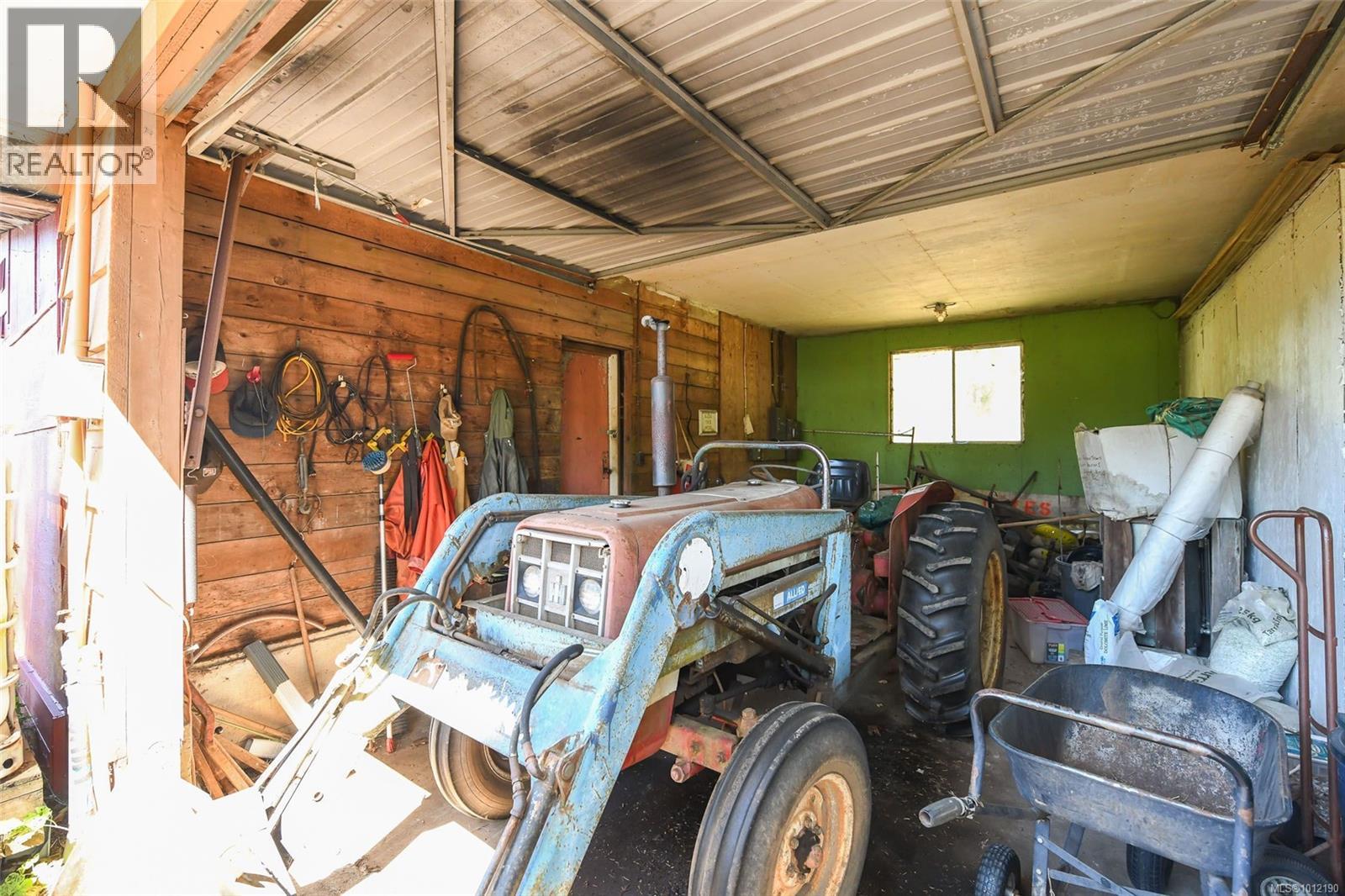 5835 ISLAND HWY N - 40