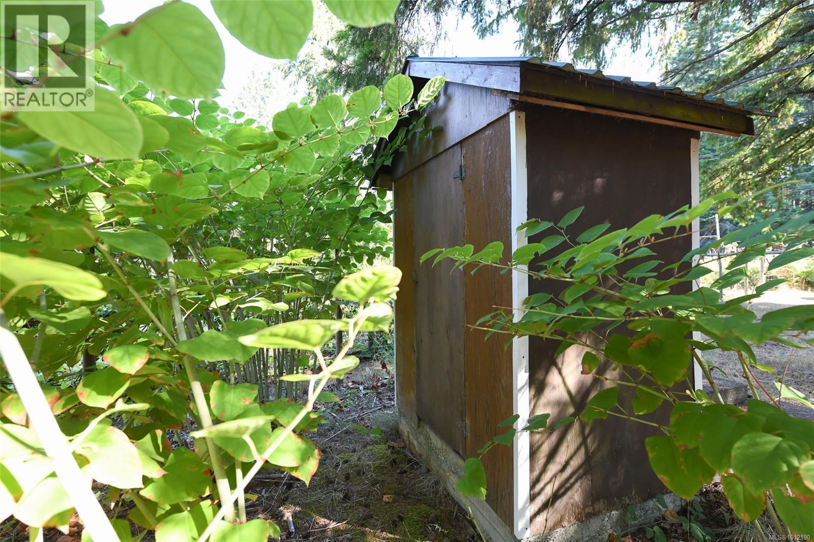 5835 ISLAND HWY N - 10