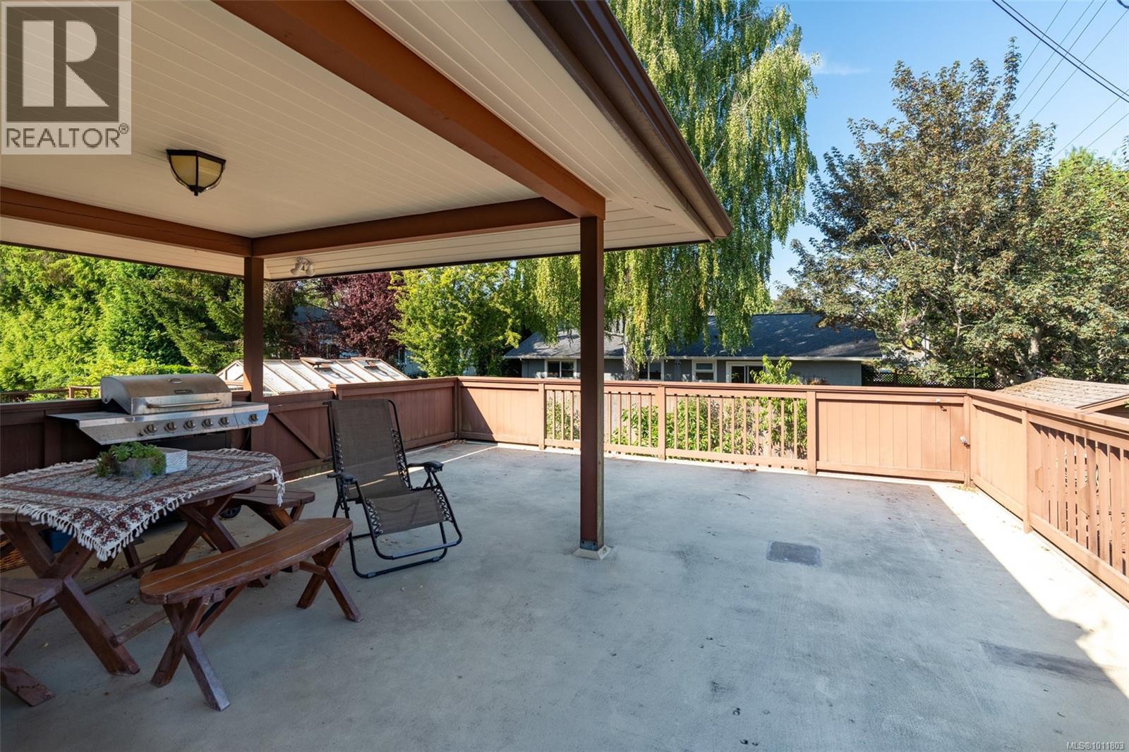  3940 Oakdale Place, Saanich