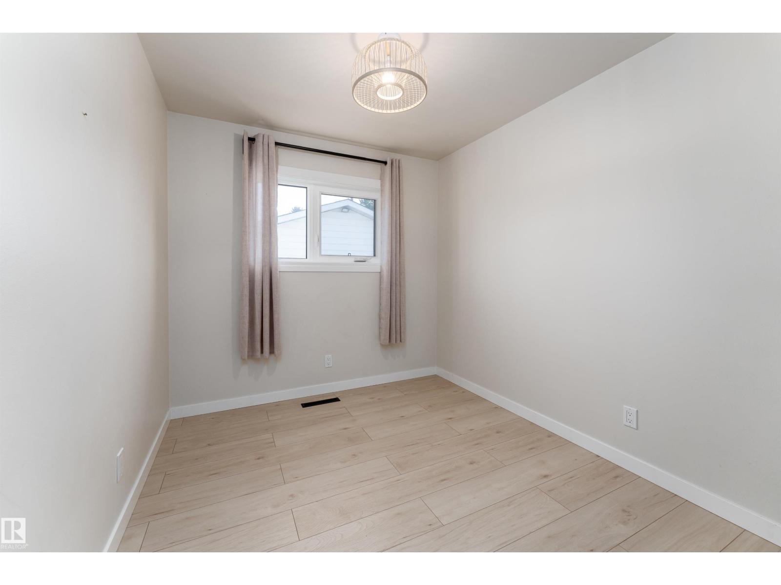 Photo 18 of 13419 58 St Nw, Edmonton AB