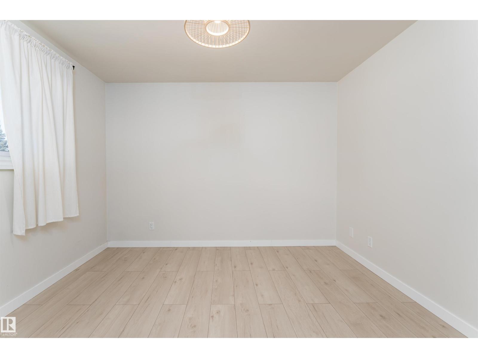Photo 13 of 13419 58 St Nw, Edmonton AB