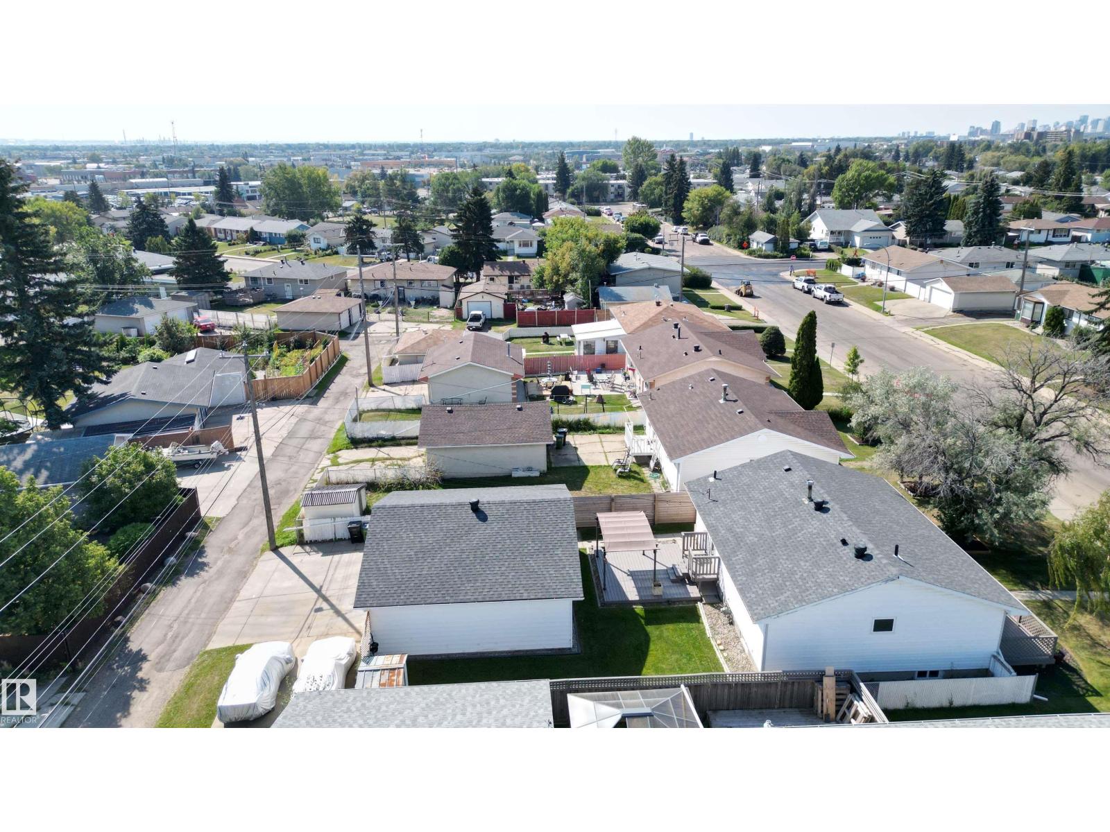 Photo 58 of 13419 58 St Nw, Edmonton AB