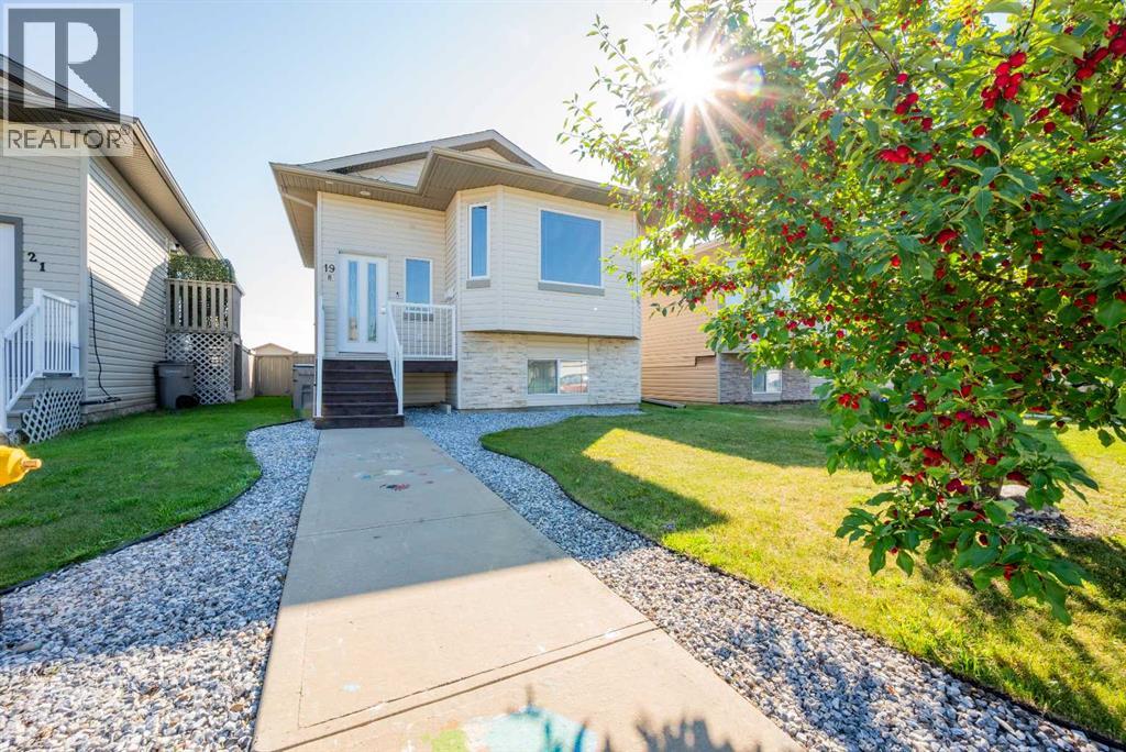 Photo 9 of 19 Pinnacle Crossing, Grande Prairie AB