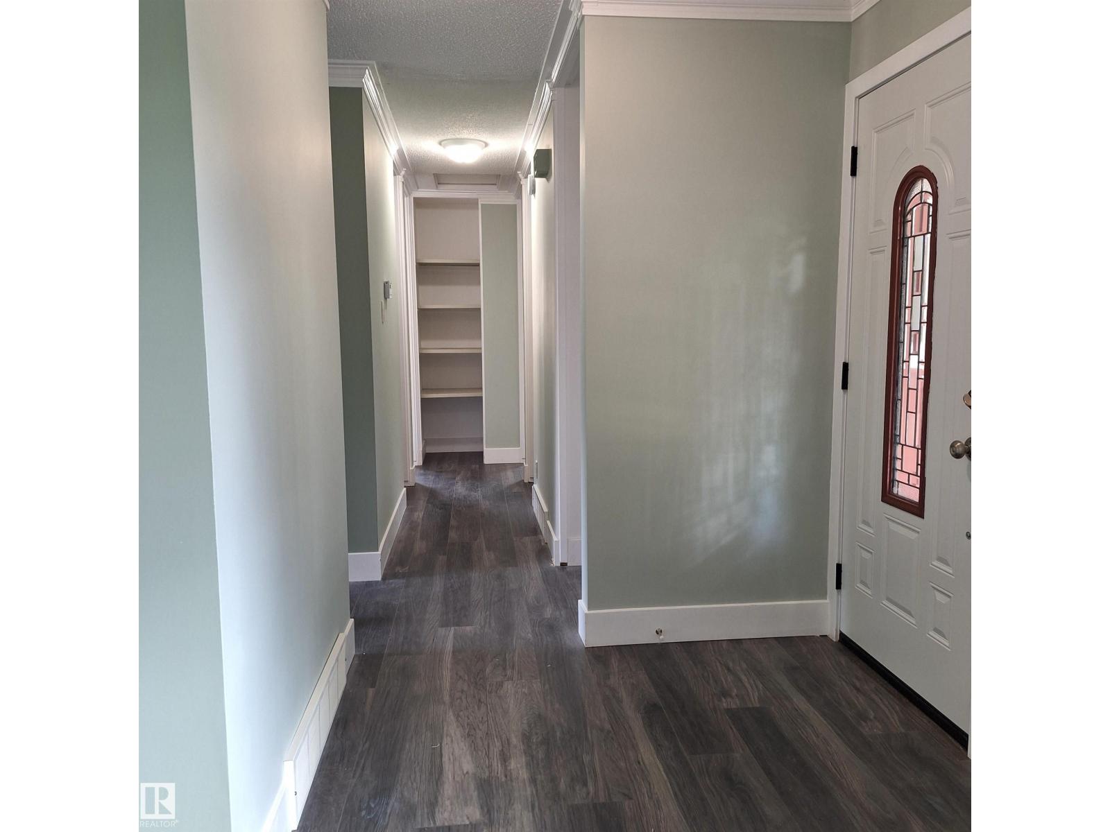Photo 10 of 893 Birch Av, Sherwood Park AB