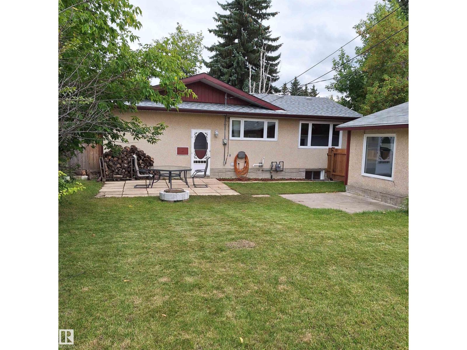 Photo 3 of 893 Birch Av, Sherwood Park AB