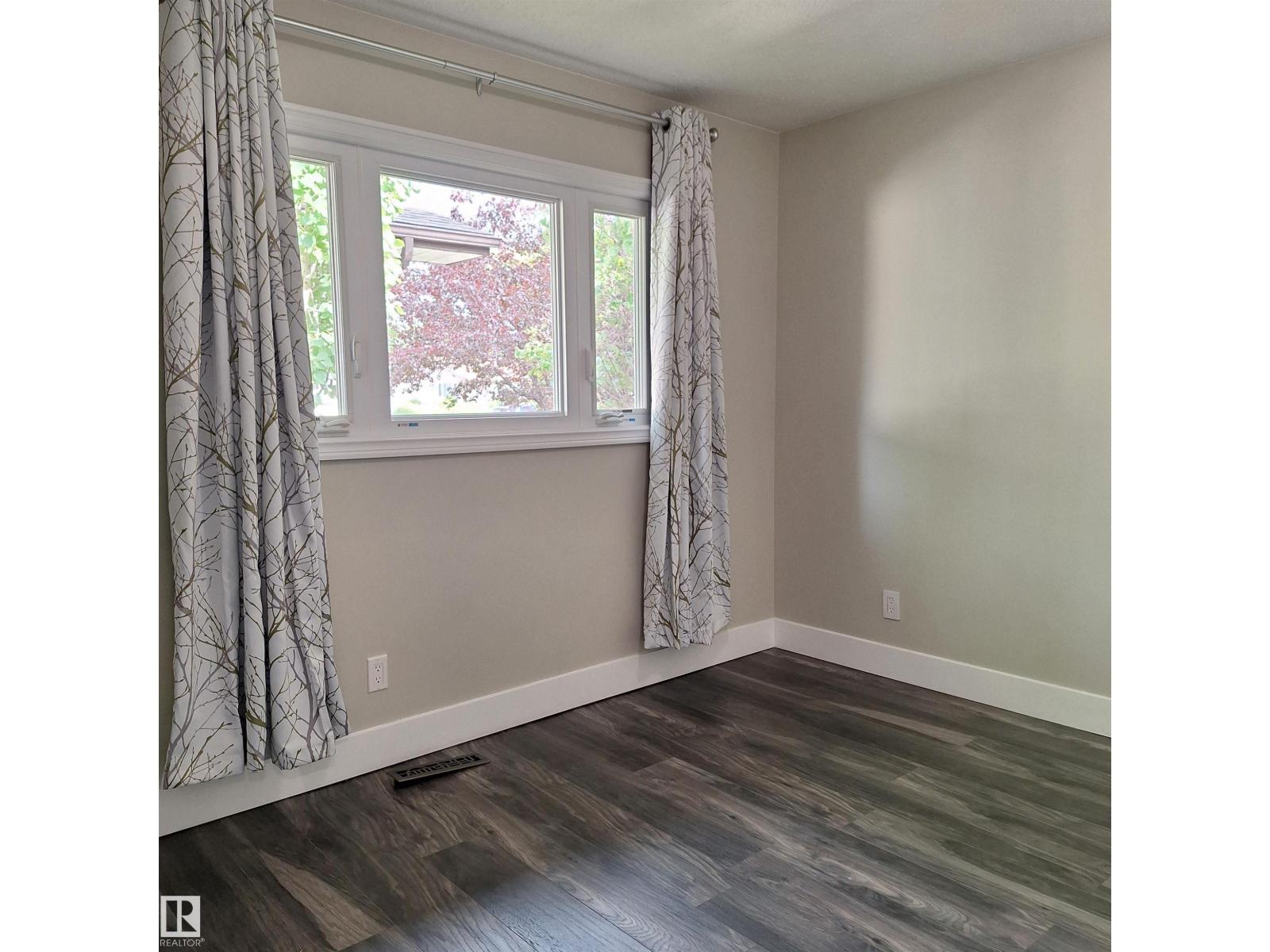 Photo 15 of 893 Birch Av, Sherwood Park AB