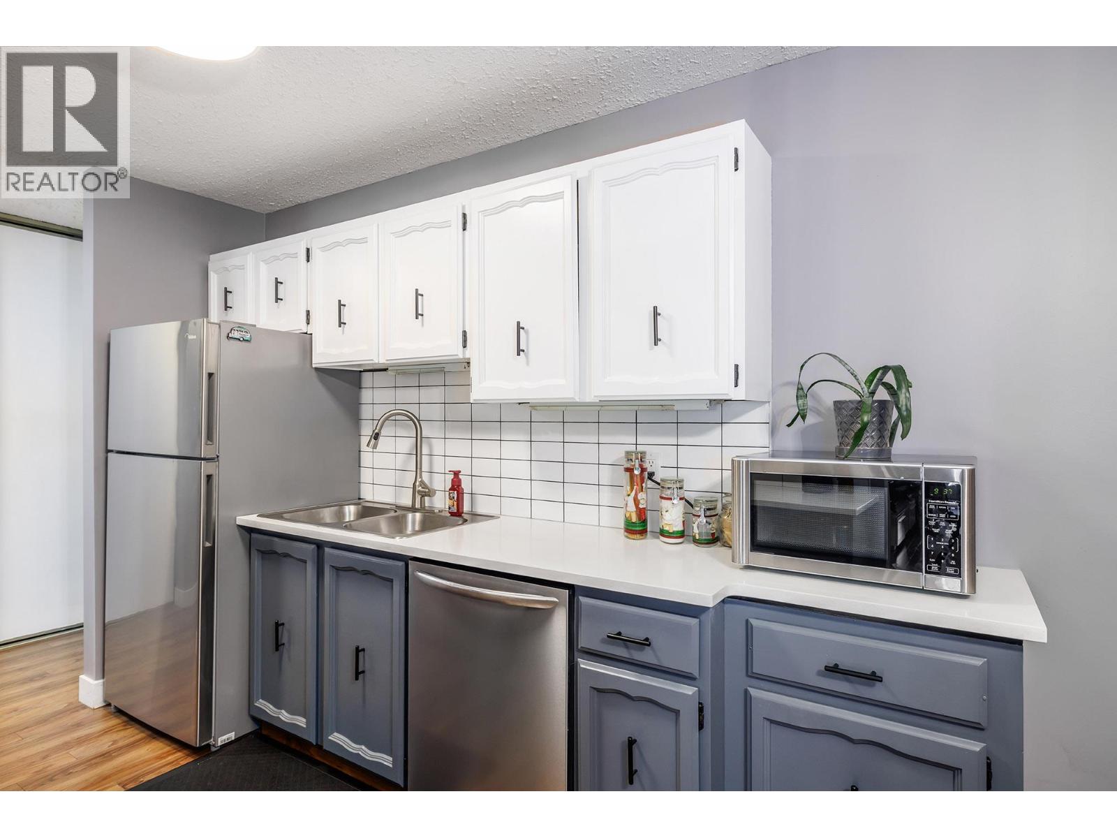 Photo 8 of 555 Rowcliffe Avenue Unit 307, Kelowna BC