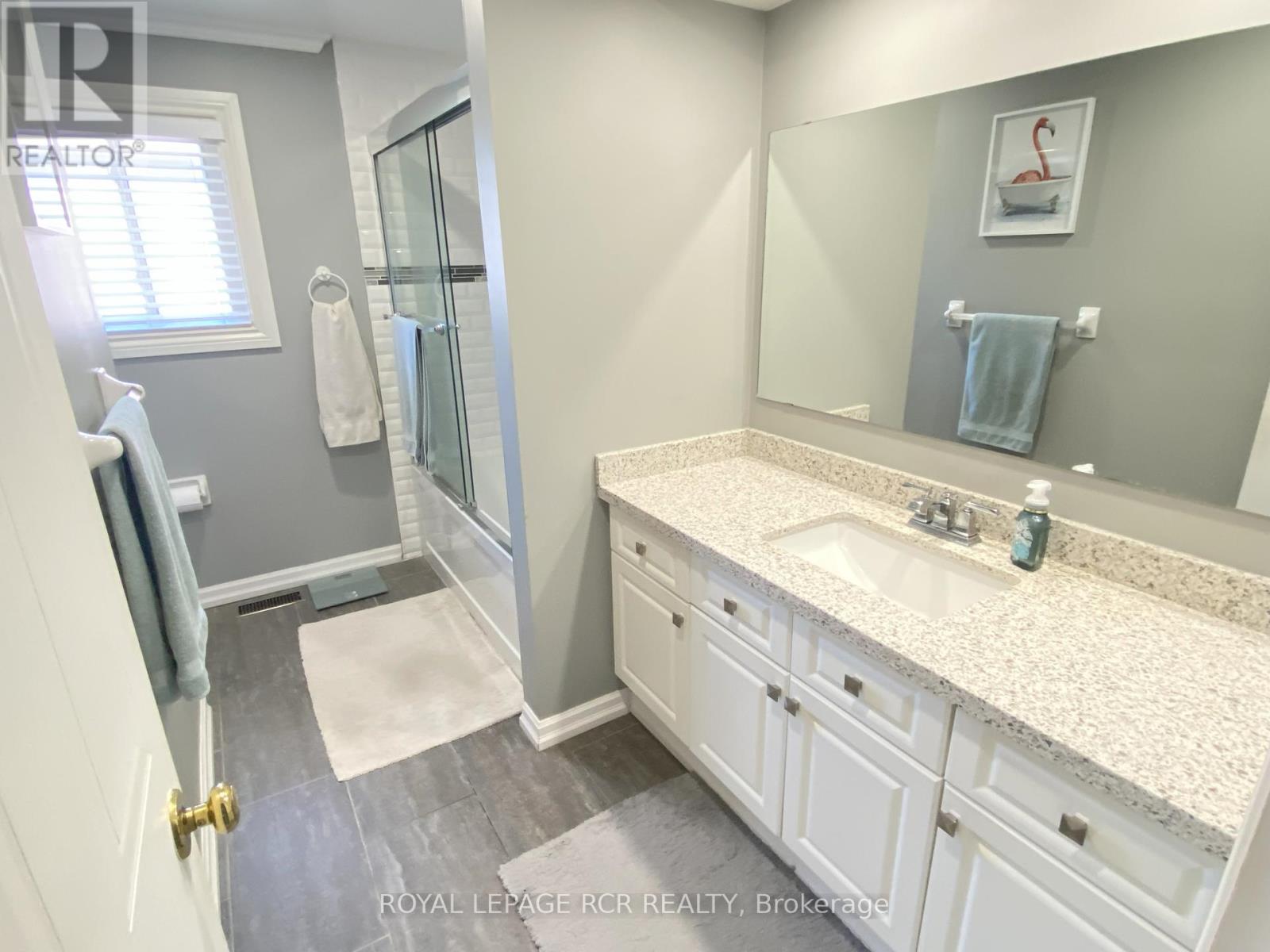 Photo 16 of 90 Pheasant Court, Orangeville ON