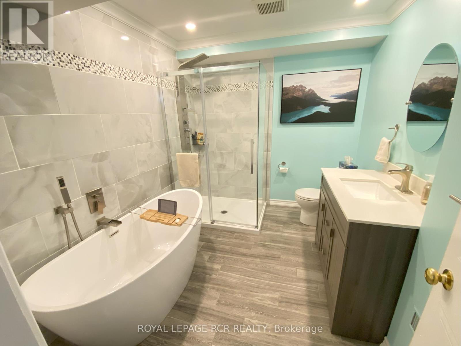 Photo 23 of 90 Pheasant Court, Orangeville ON