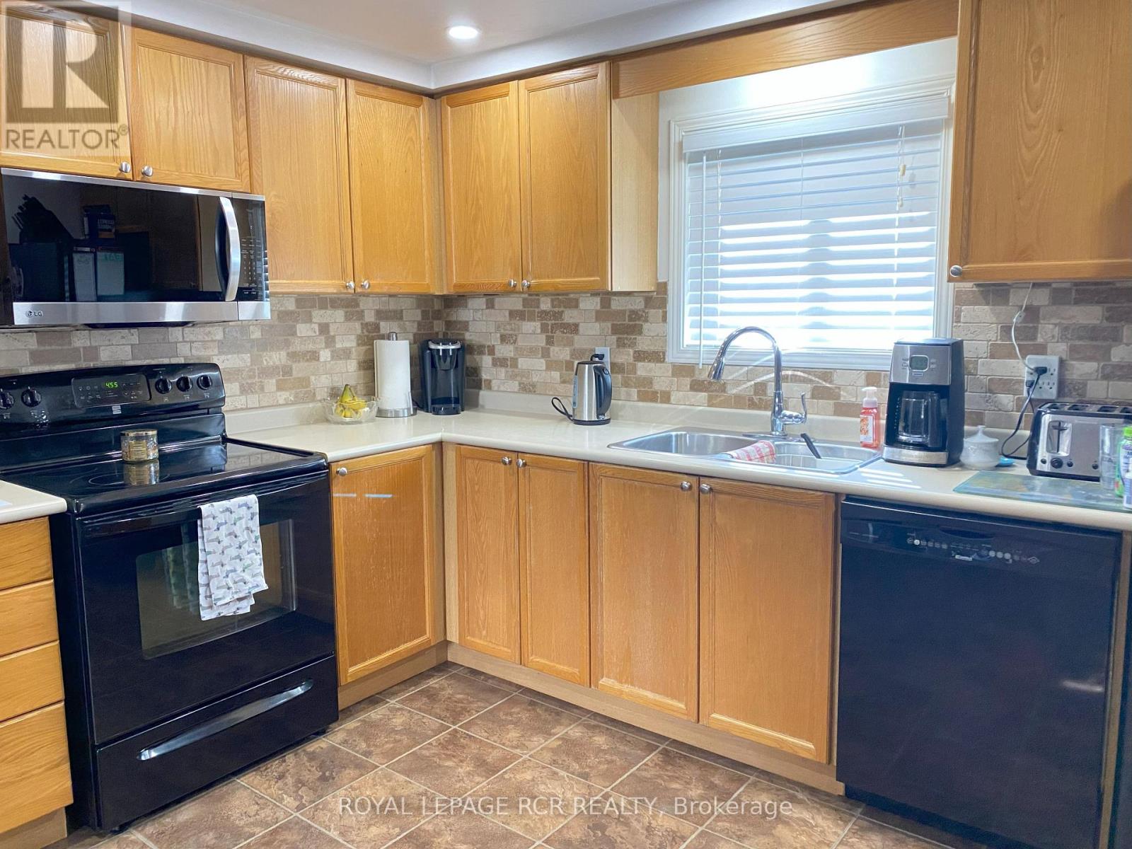Photo 5 of 90 Pheasant Court, Orangeville ON