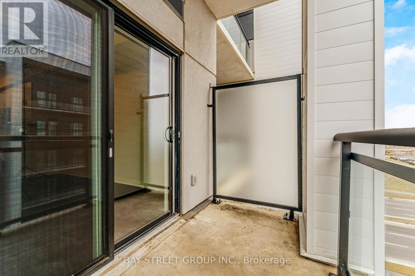 Photo 1 of 523 128 Grovewood Common, Oakville ON