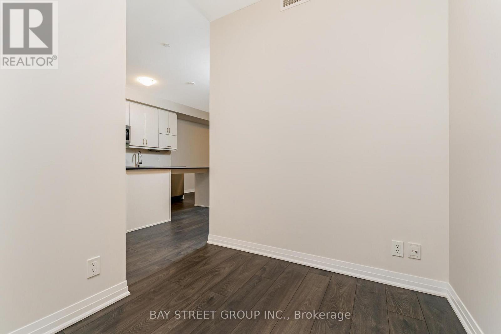 Photo 3 of 523 128 Grovewood Common, Oakville ON