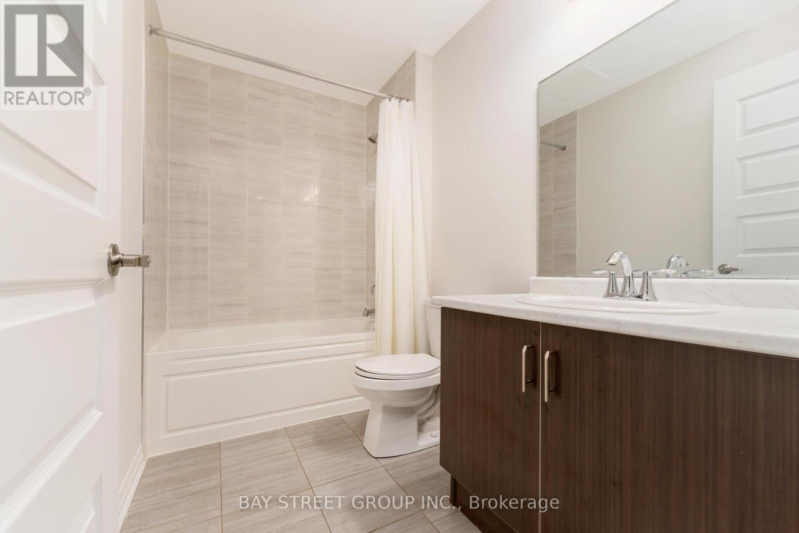 Photo 18 of 523 128 Grovewood Common, Oakville ON