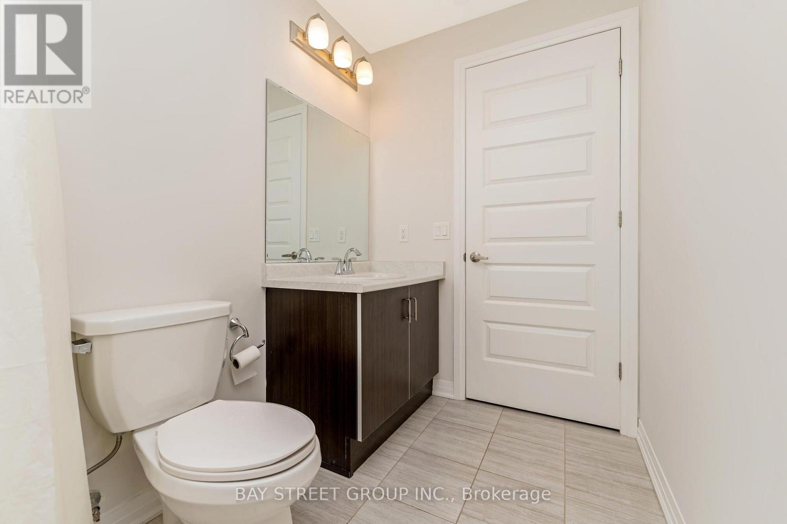 Photo 4 of 523 128 Grovewood Common, Oakville ON