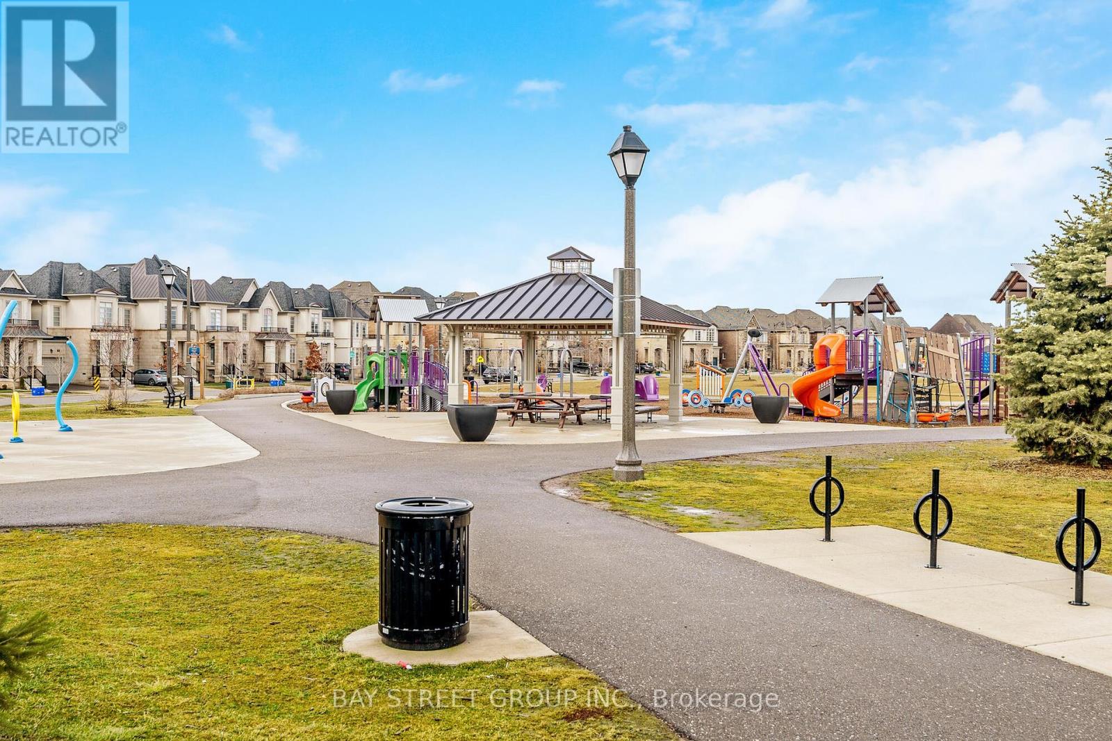 Photo 34 of 523 128 Grovewood Common, Oakville ON