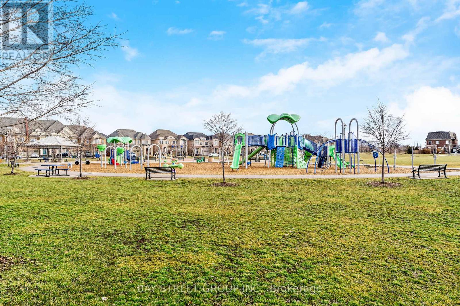Photo 15 of 523 128 Grovewood Common, Oakville ON