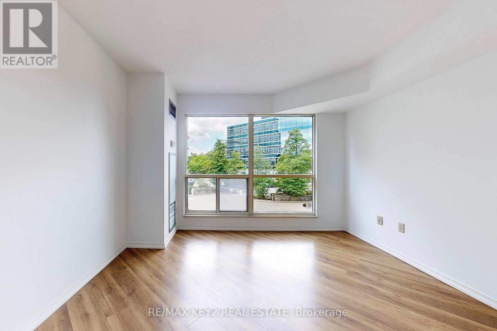 Photo 6 of 210 2269 Lake Shore Boulevard W, Toronto ON