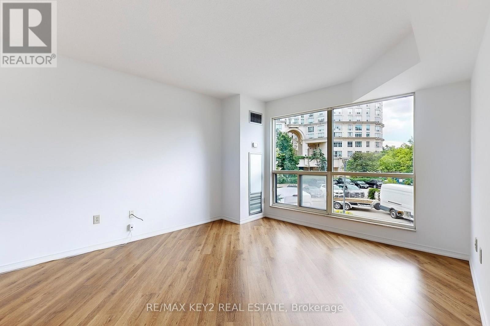 Photo 19 of 210 2269 Lake Shore Boulevard W, Toronto ON