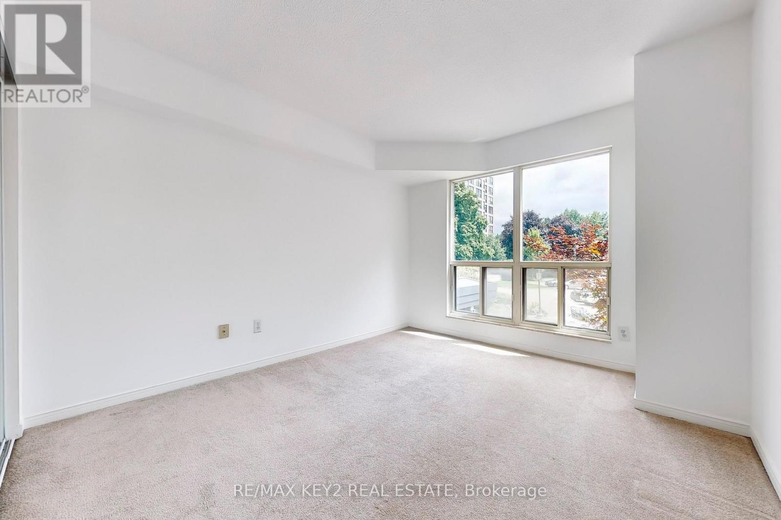 Photo 9 of 210 2269 Lake Shore Boulevard W, Toronto ON