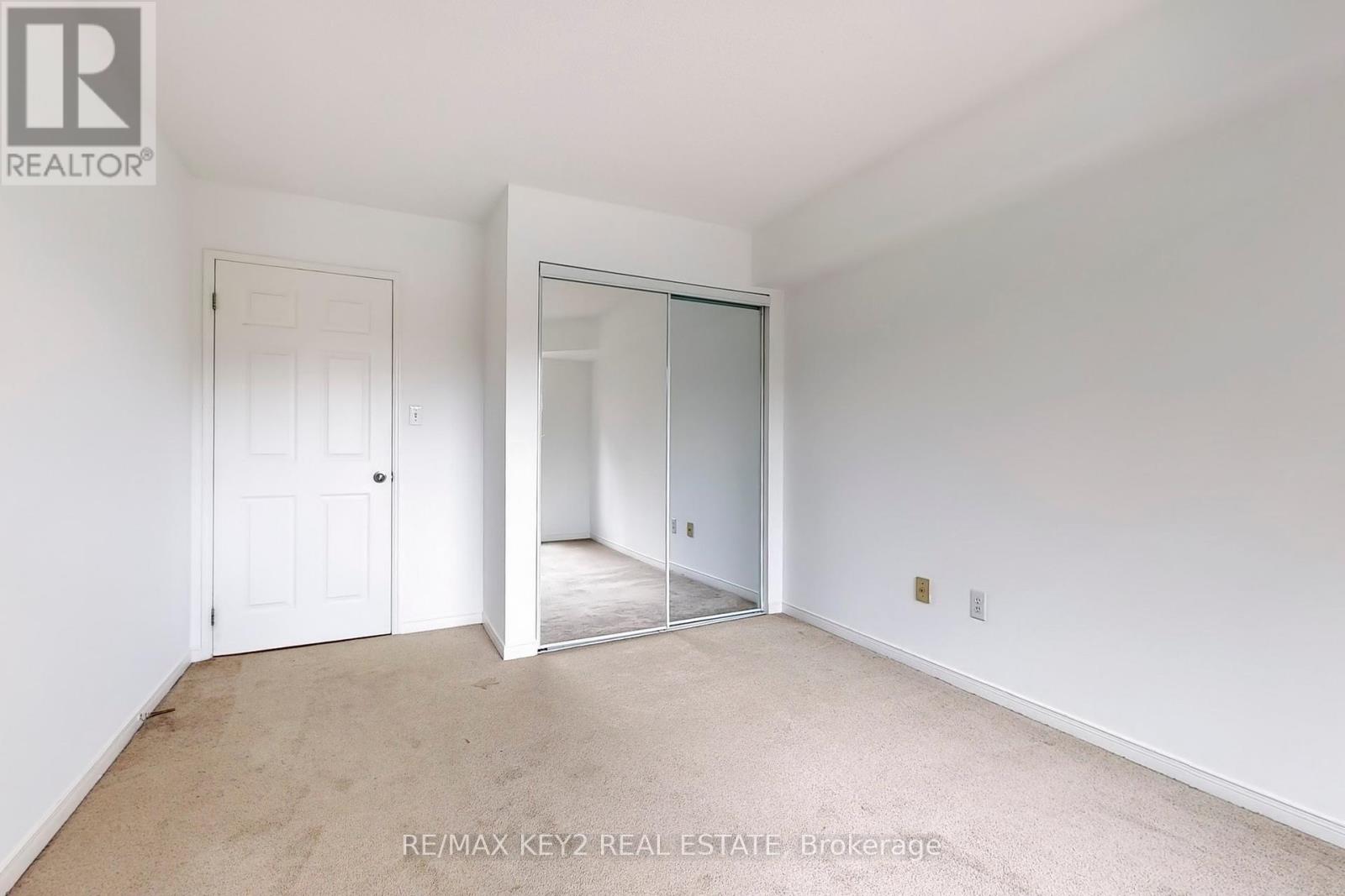 Photo 3 of 210 2269 Lake Shore Boulevard W, Toronto ON