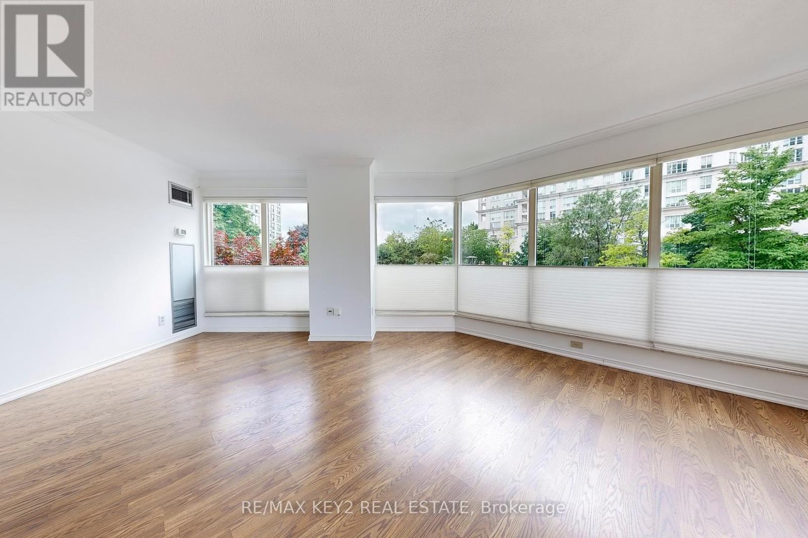 Photo 20 of 210 2269 Lake Shore Boulevard W, Toronto ON