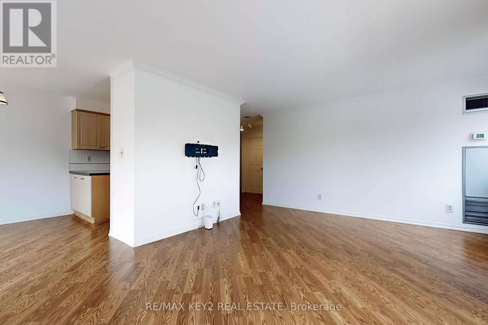 Photo 10 of 210 2269 Lake Shore Boulevard W, Toronto ON