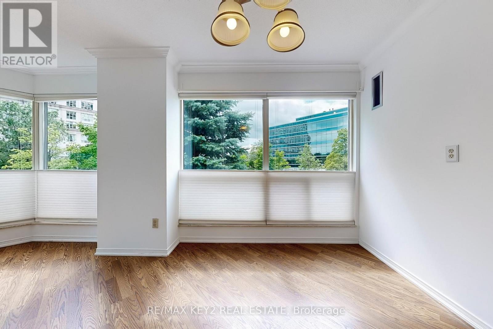 Photo 23 of 210 2269 Lake Shore Boulevard W, Toronto ON