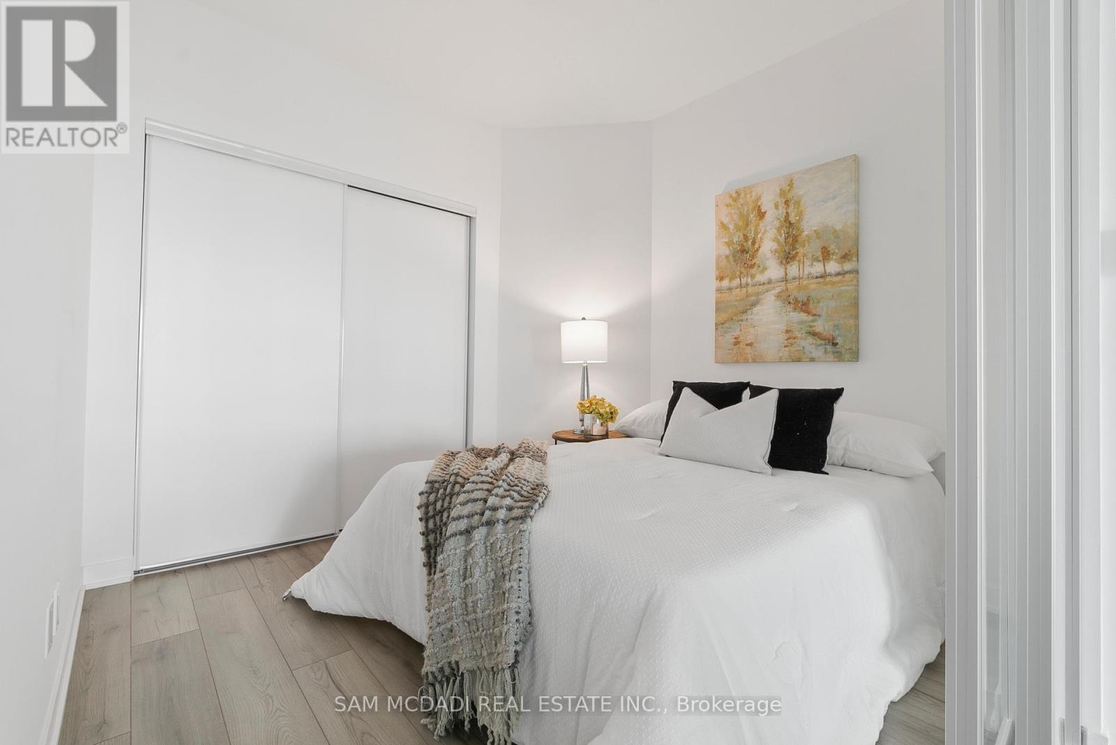 Photo 23 of 722 405 Dundas Street W, Oakville ON