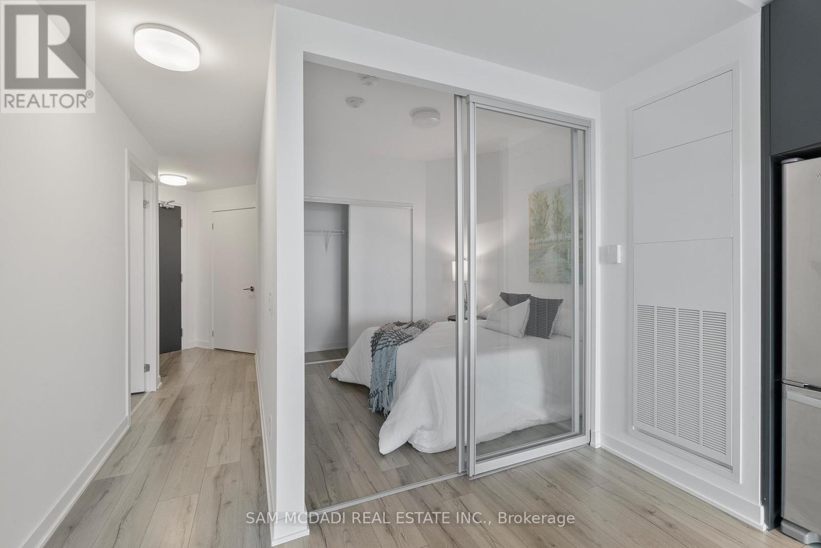 Photo 1 of 722 405 Dundas Street W, Oakville ON