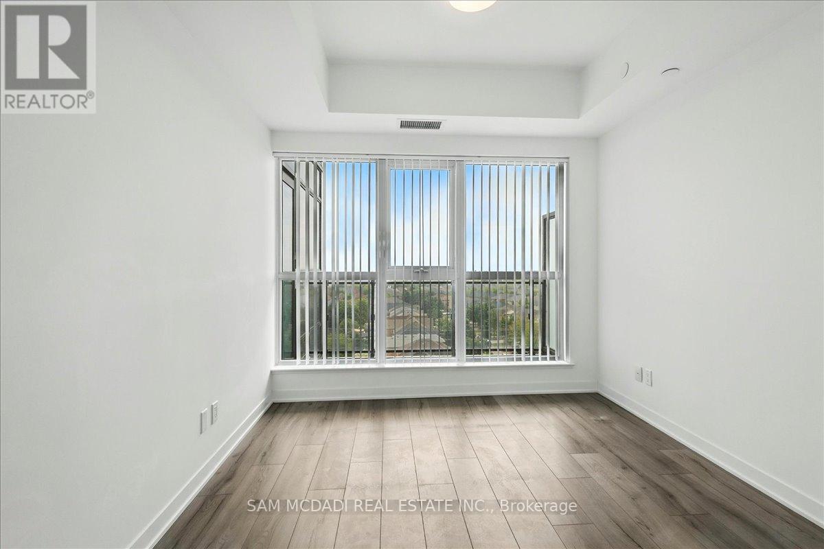 Photo 3 of 722 405 Dundas Street W, Oakville ON