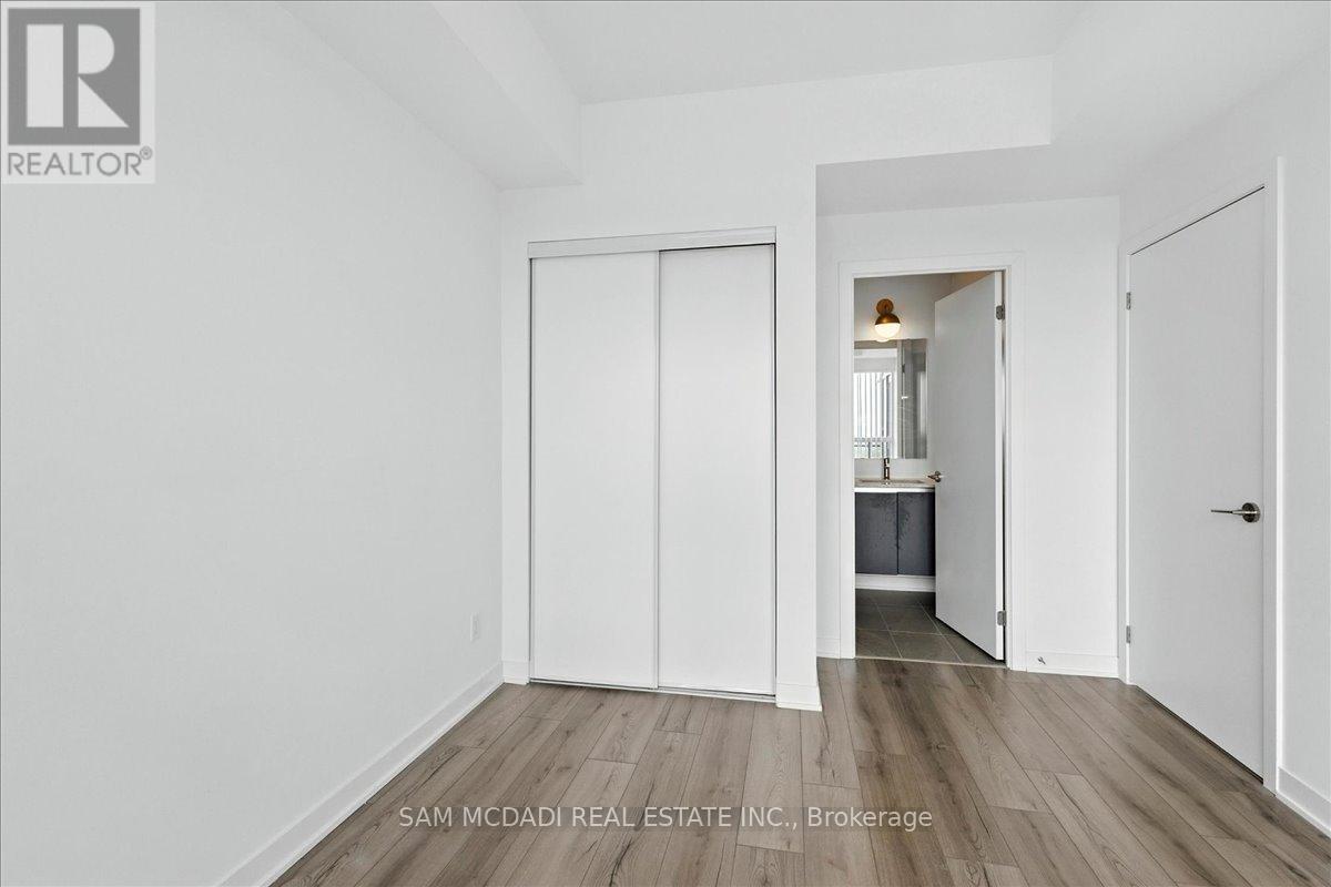 Photo 21 of 722 405 Dundas Street W, Oakville ON