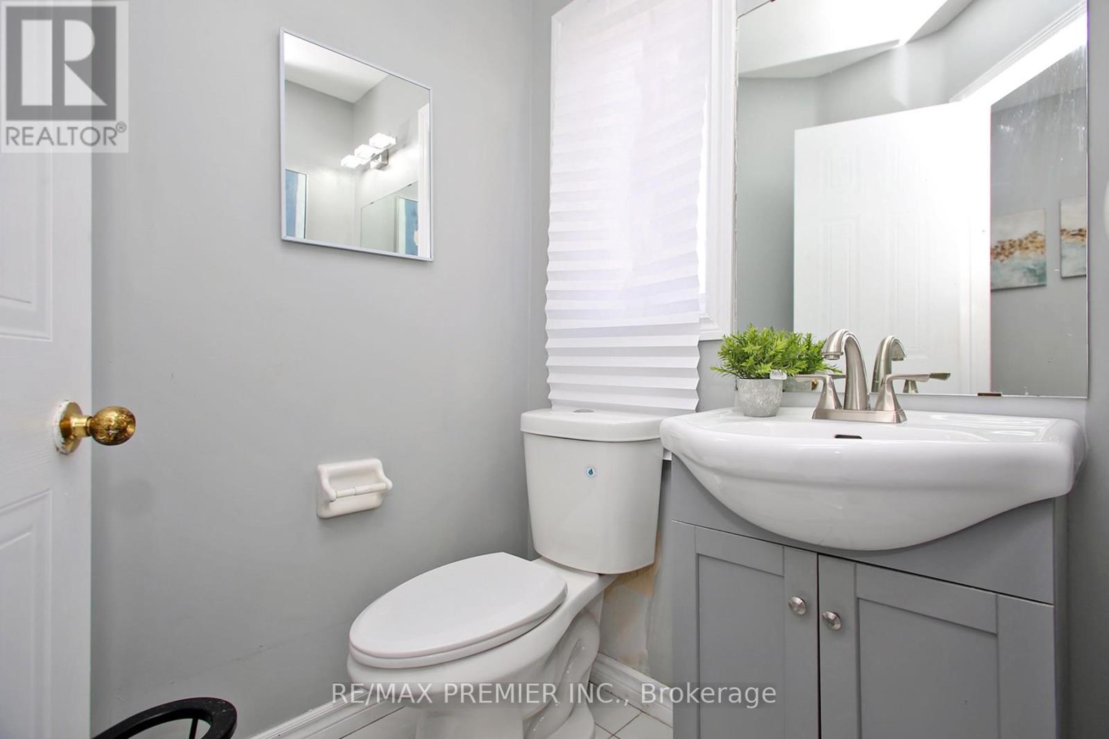 Photo 10 of 70 Gilgorm Road, Brampton ON