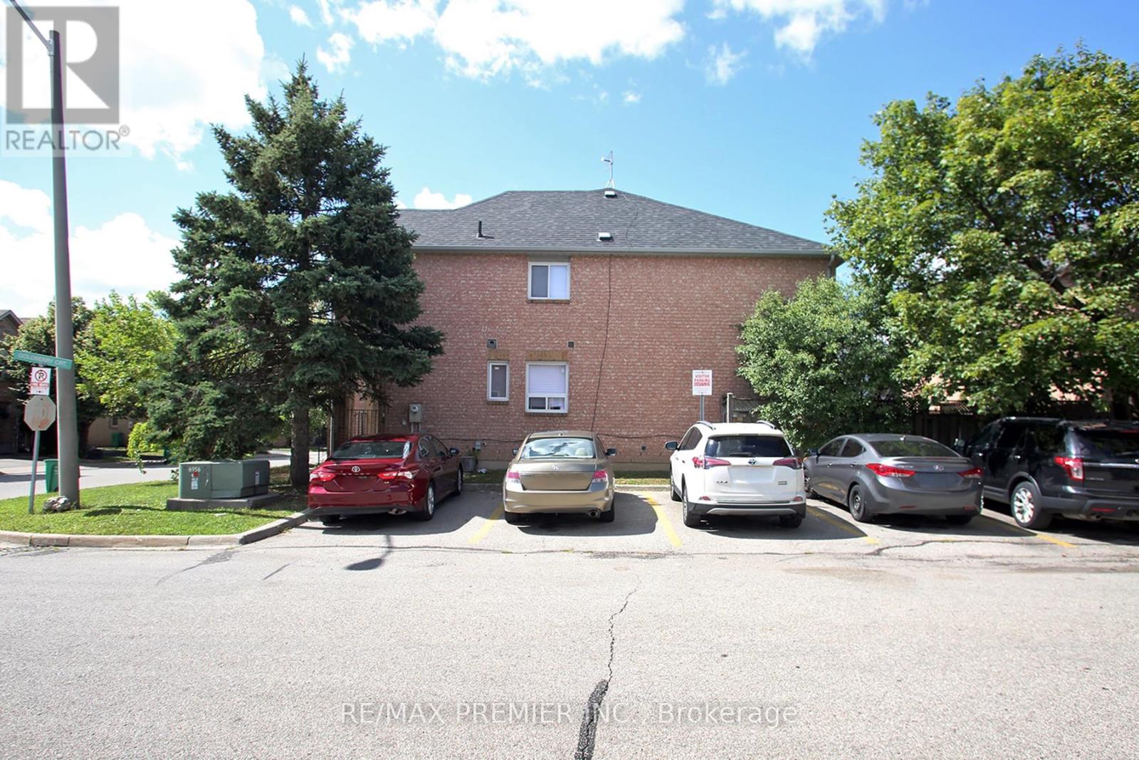 Photo 28 of 70 Gilgorm Road, Brampton ON