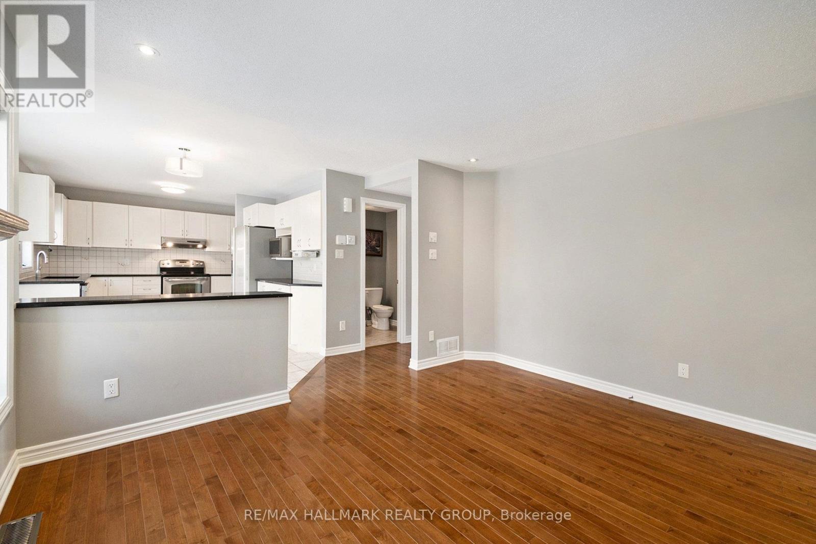 Photo 16 of 470 Frank Cauley Way, Ottawa ON