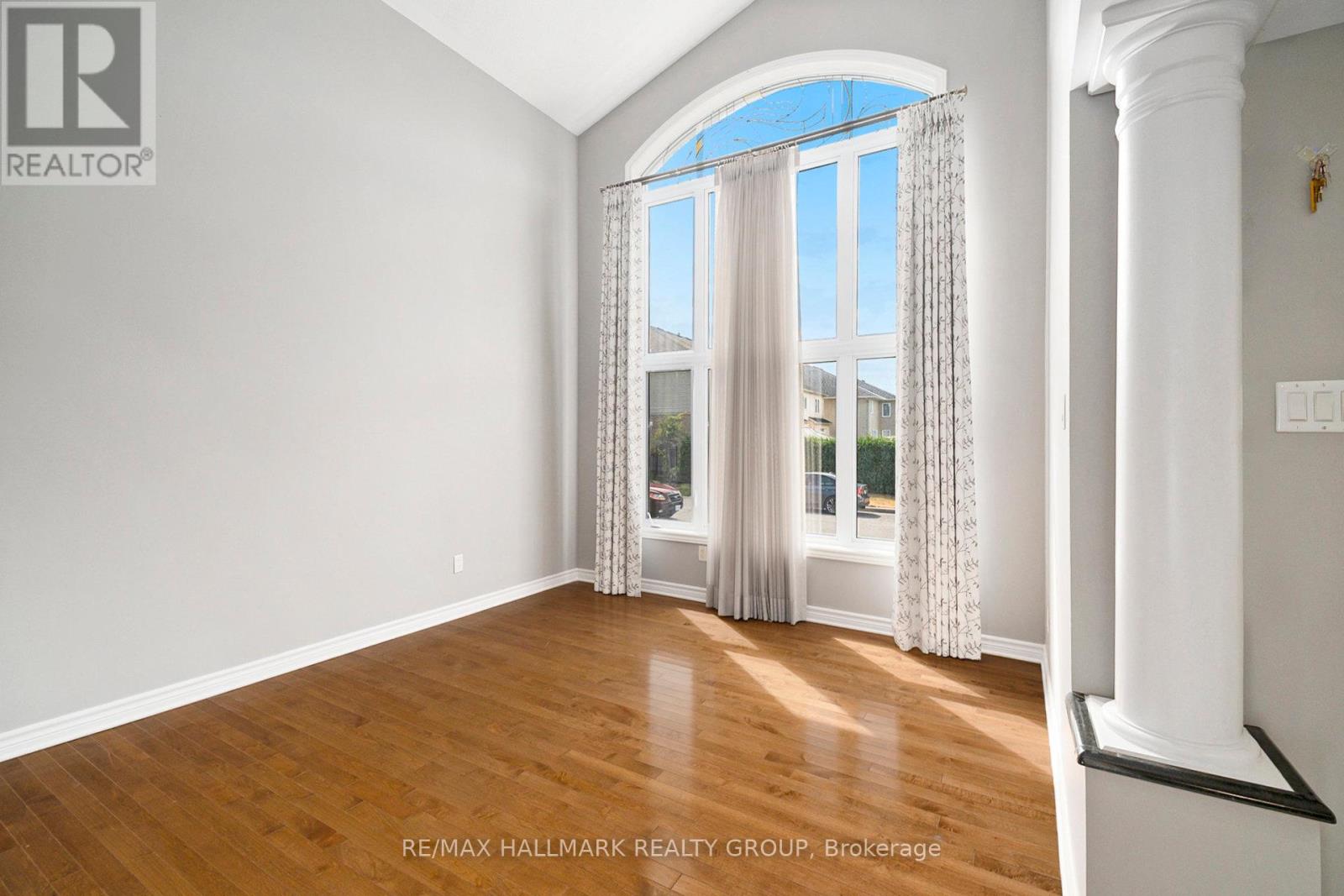 Photo 17 of 470 Frank Cauley Way, Ottawa ON