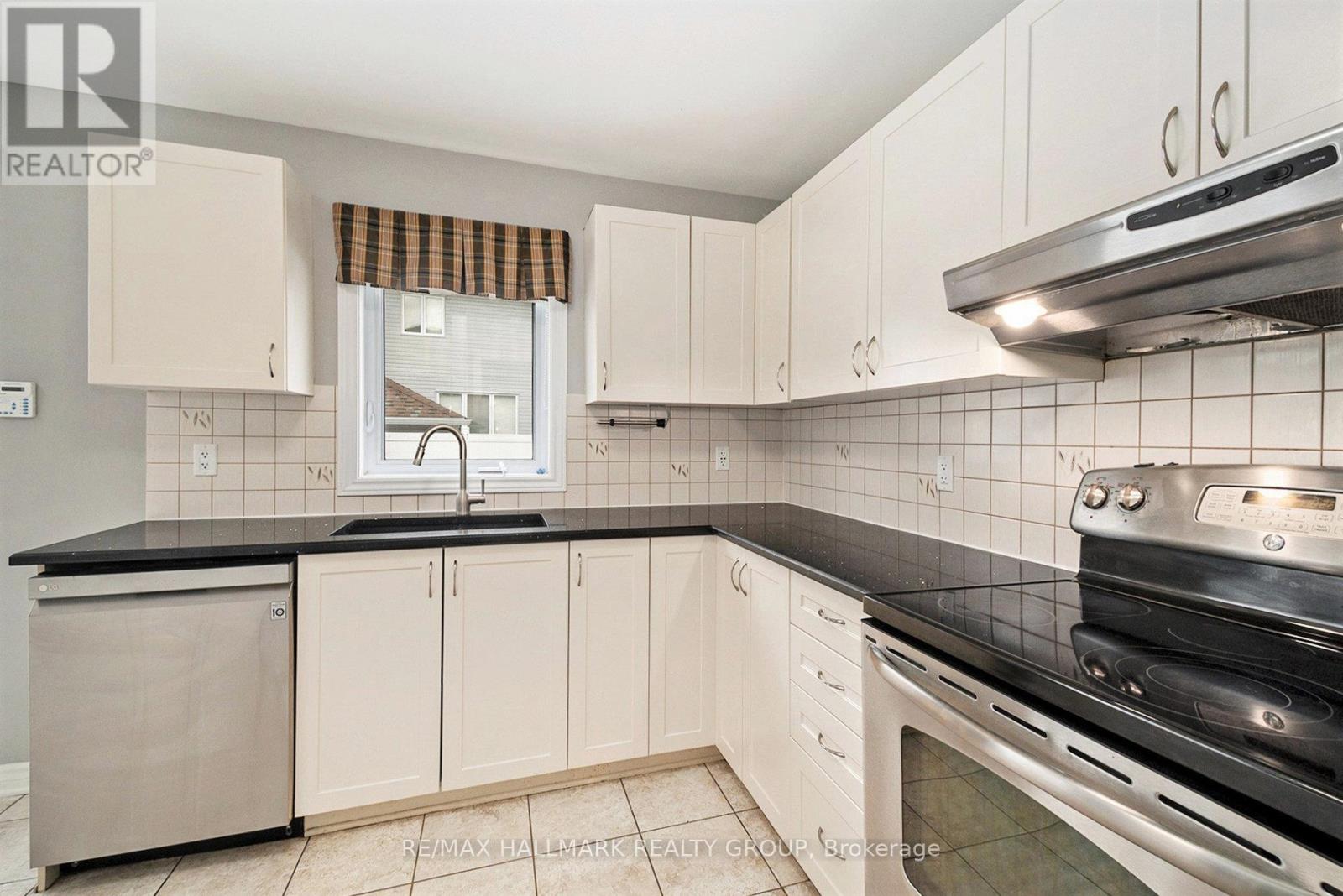 Photo 20 of 470 Frank Cauley Way, Ottawa ON