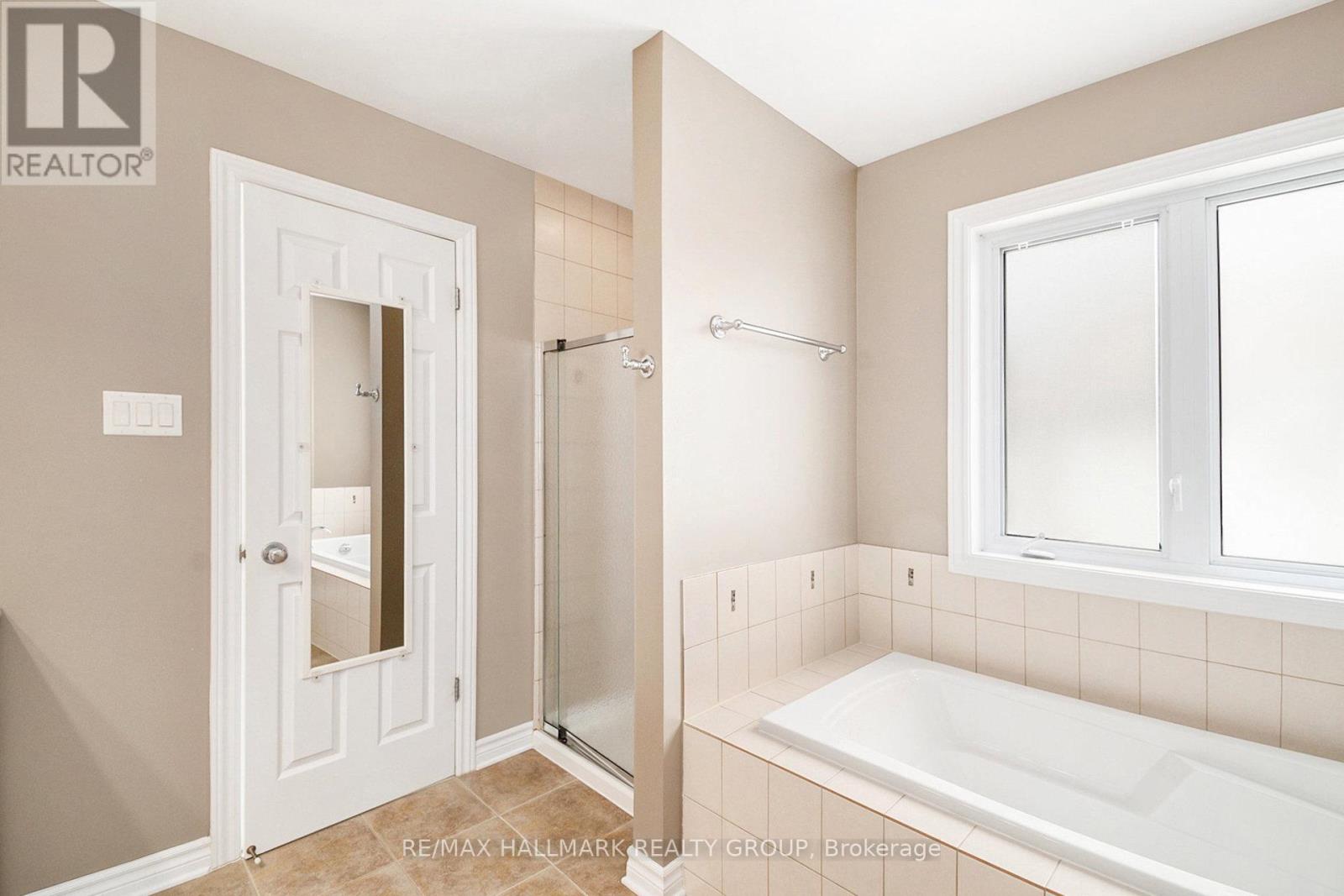 Photo 27 of 470 Frank Cauley Way, Ottawa ON
