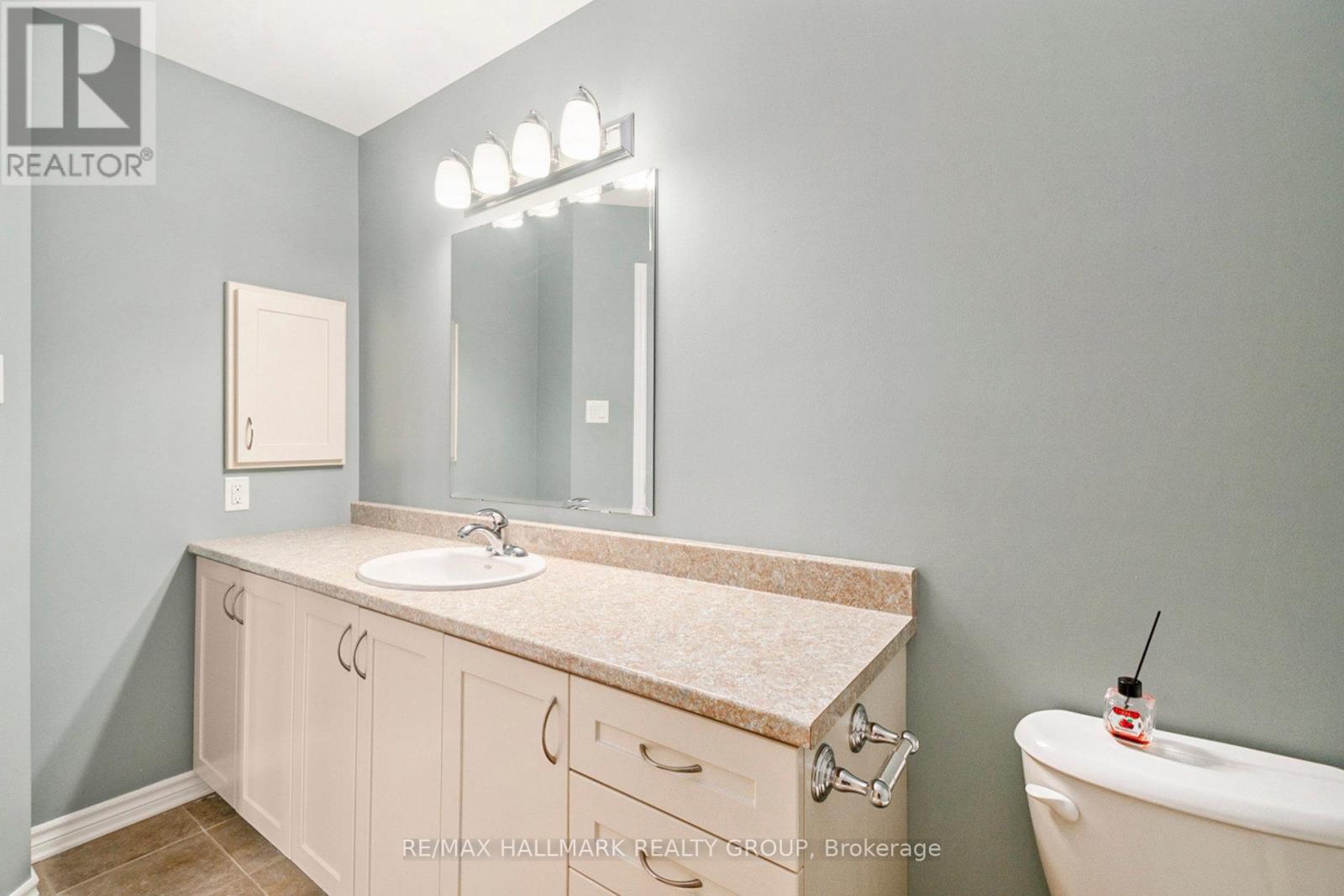 Photo 30 of 470 Frank Cauley Way, Ottawa ON
