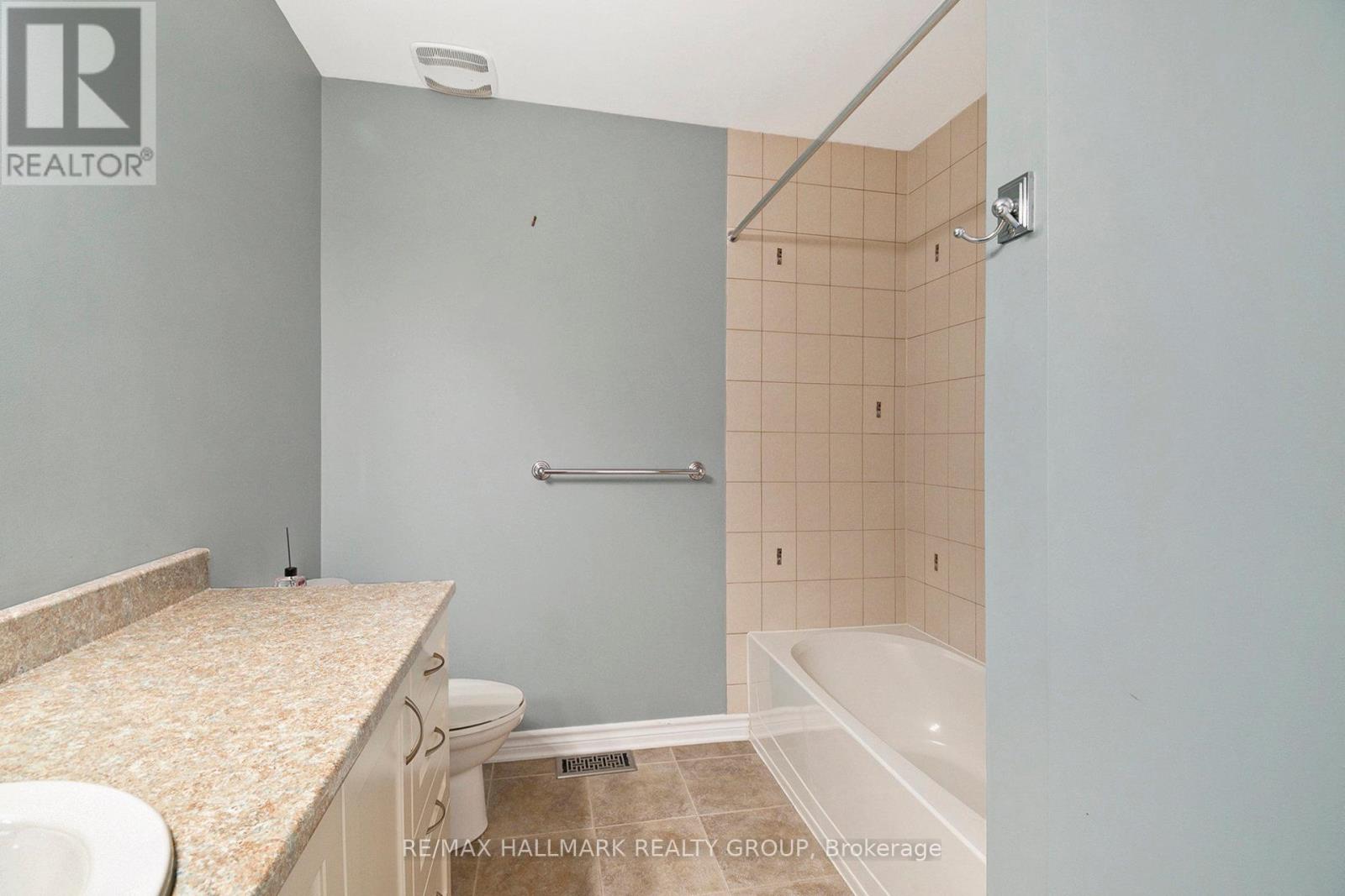 Photo 31 of 470 Frank Cauley Way, Ottawa ON