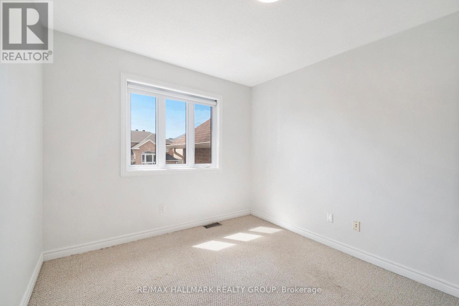 Photo 32 of 470 Frank Cauley Way, Ottawa ON