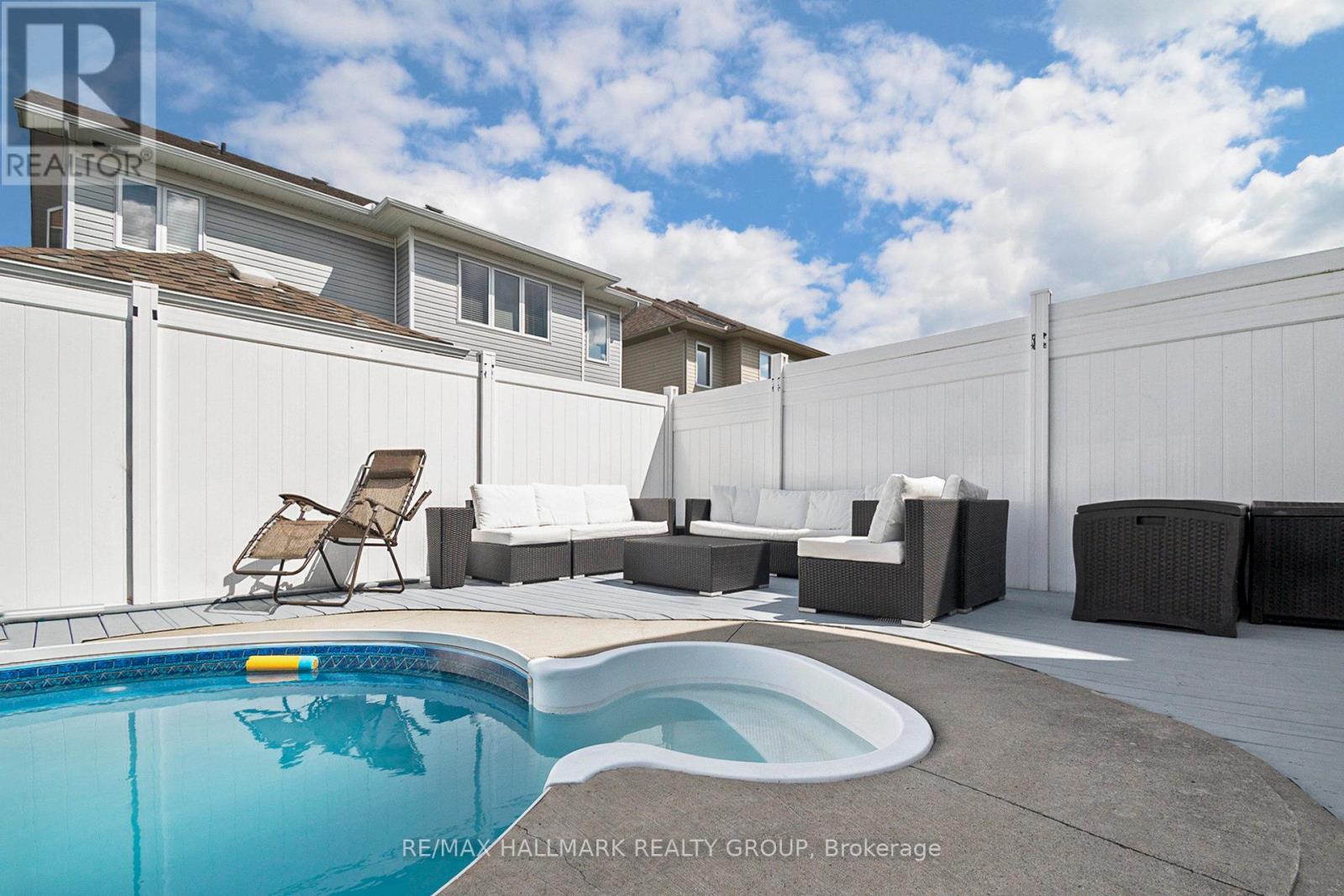 Photo 36 of 470 Frank Cauley Way, Ottawa ON