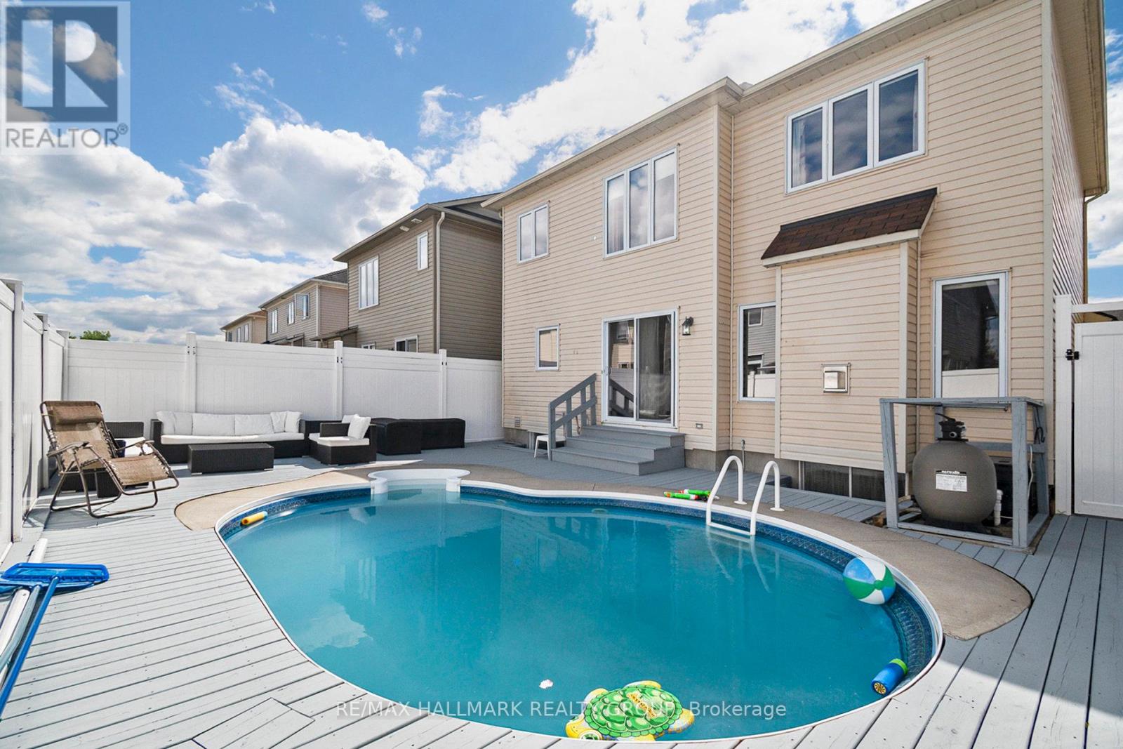 Photo 37 of 470 Frank Cauley Way, Ottawa ON