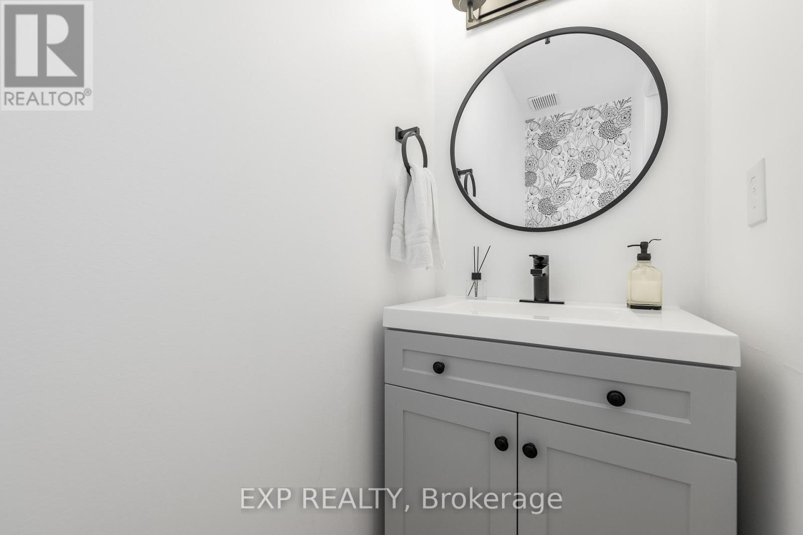 Photo 7 of 629 Brome Crescent, Ottawa ON